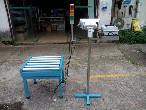 食品（pǐn）廠30公斤帶打印滾筒電子秤  流水線輸送秤帶報警